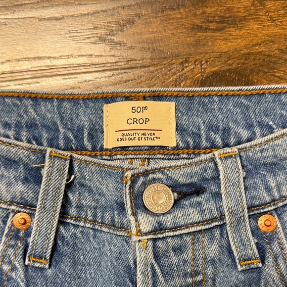 Levi's Light Blue Cropped Jeans size 30 - Picture 3 of 5